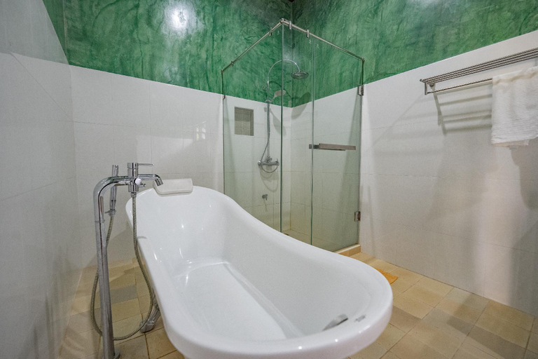 Bathroom 4
