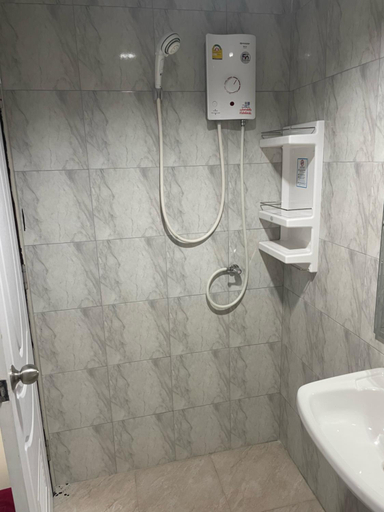 Bathroom 3, Happy Apple Guesthouse, Pattaya