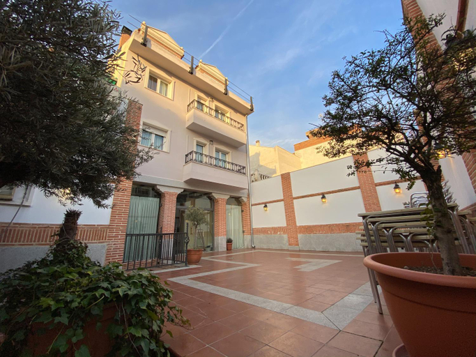 Others 4, Villa Soledad, Madrid