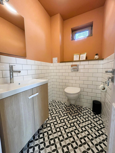 Bathroom 2, Casa Aluna Duo, Bran
