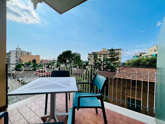 Others 3, YourHome - Lucrezia Suites, Napoli