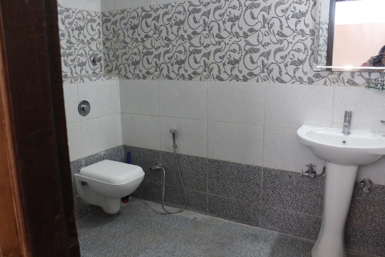 Bathroom, Cozy Heavenn Stay , Solan