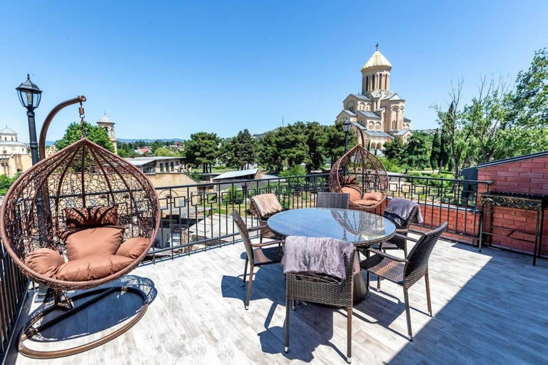 Others 4, 3BR apt w huge terrace & magnificent views - by Wehost, Tbilisi
