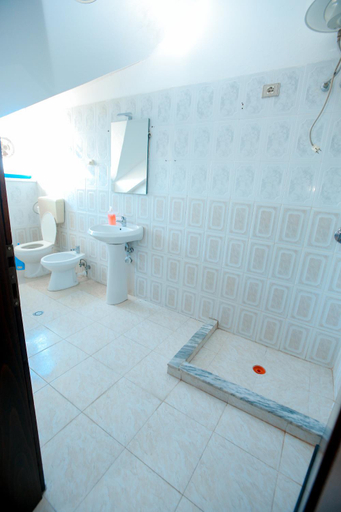 Bathroom, Hotel Ambasador, Shkodrës