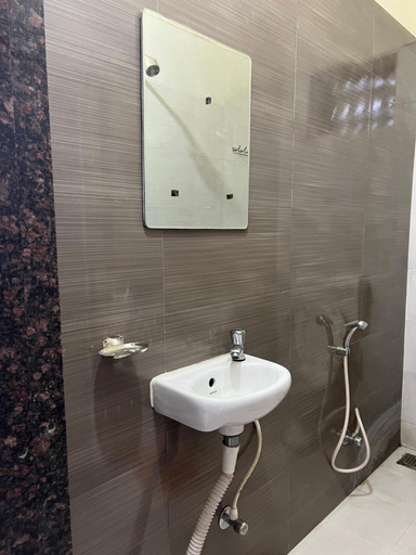 Bathroom 3, Hotel Laxminarayan Niwas, Pune