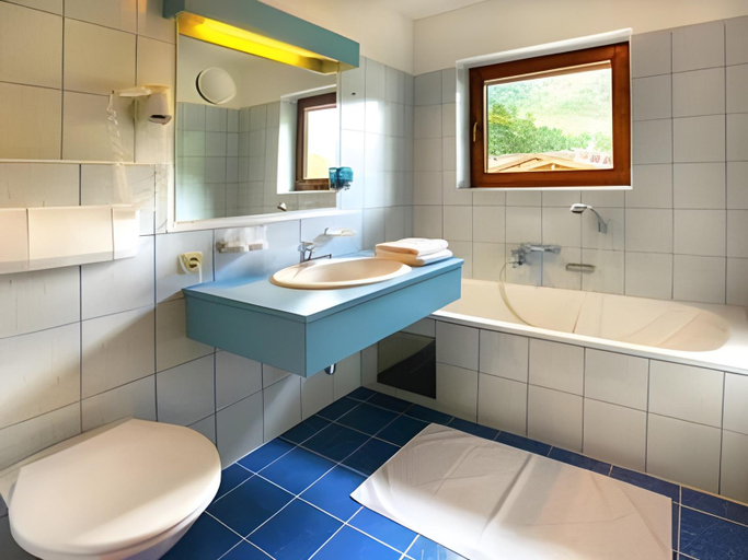 Bathroom 4, Hotel Similaun, Imst