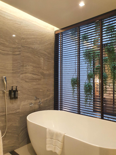 Bathroom 12