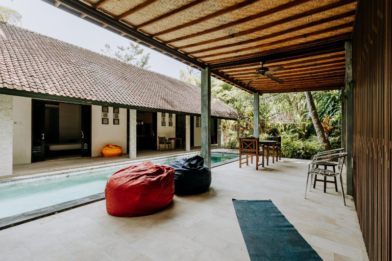 VILLA Surya 3 rooms , waterpool, near the ocean, Karangasem