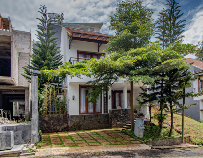 Exterior & Views 2, De Reiz Villa Dago Syariah 3BR Private Pool Family Only, Bandung