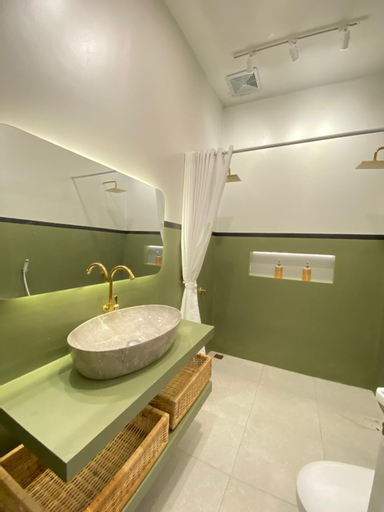 Bathroom 12