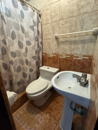 Bathroom 2, Ohana hostel, Ica