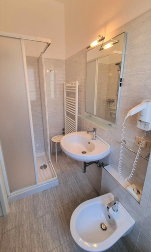 Bathroom 5, Hotel Canoa, Ravenna