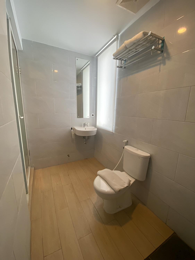Bathroom 8