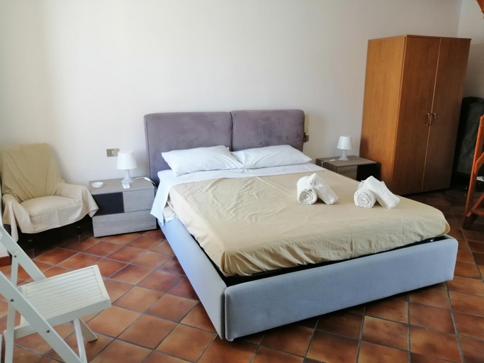 Others 4, Una Stanza a Cefalu, Palermo