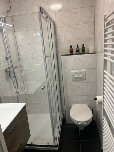 Bathroom 3, Apartement hotel Stays by ADM, Leiden