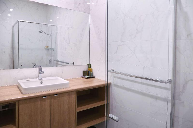 Bathroom 18