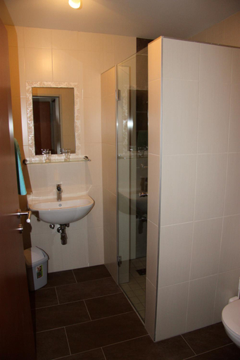 Bathroom 11