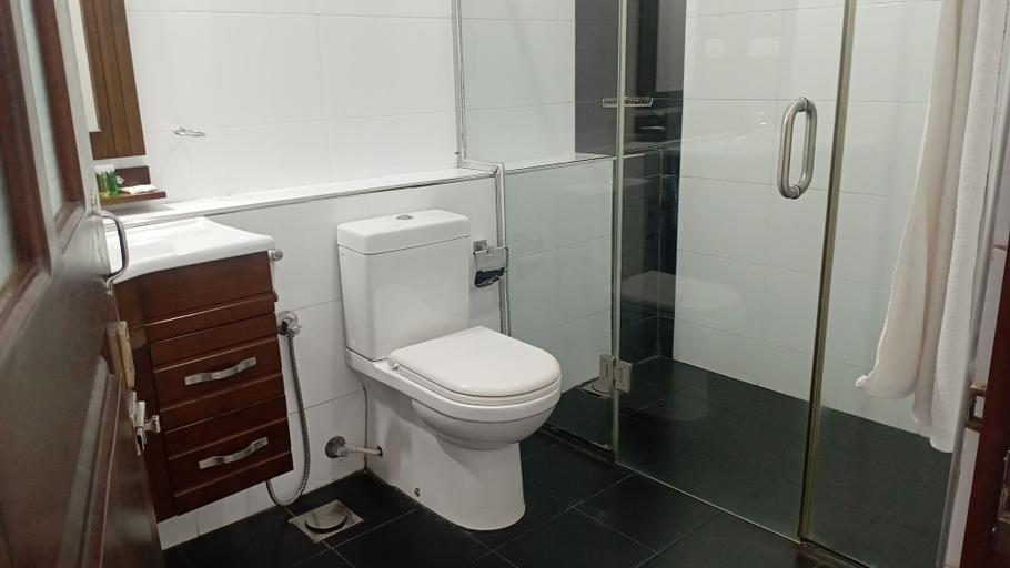 Bathroom 4, Rockery Villa Ayurveda, Bentota
