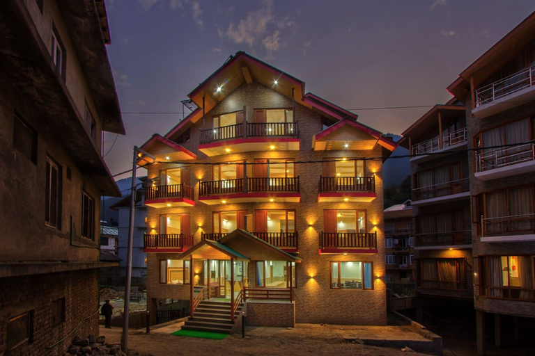 Exterior & Views