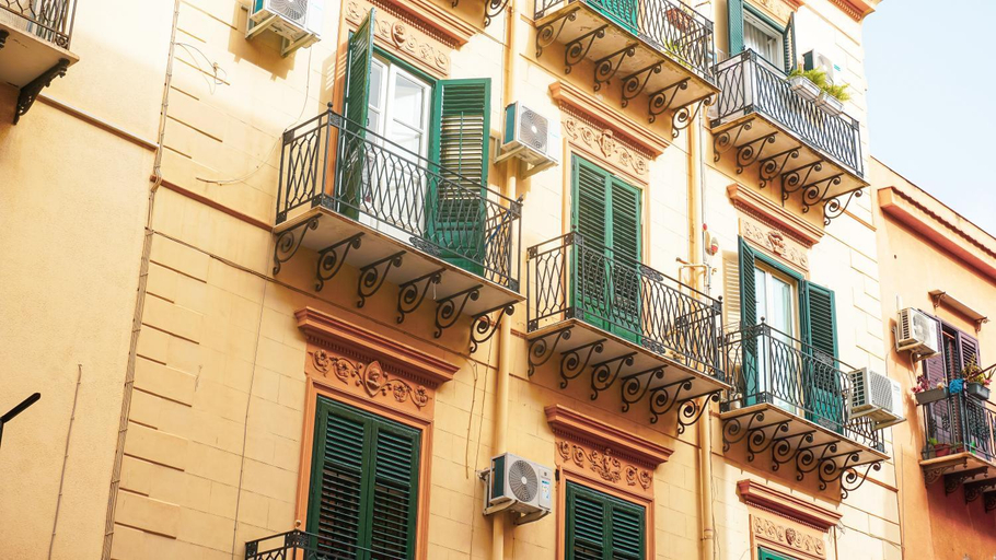 Others 2, Ospiti a casa mia, Palermo