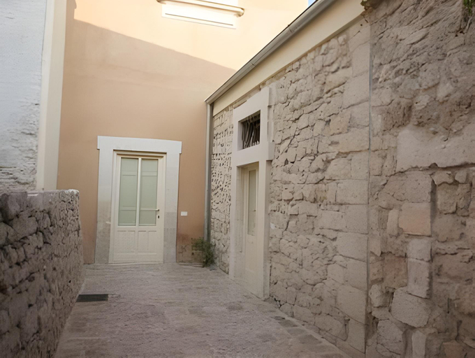 Others 4, Palazzo Gambuzza, Ragusa