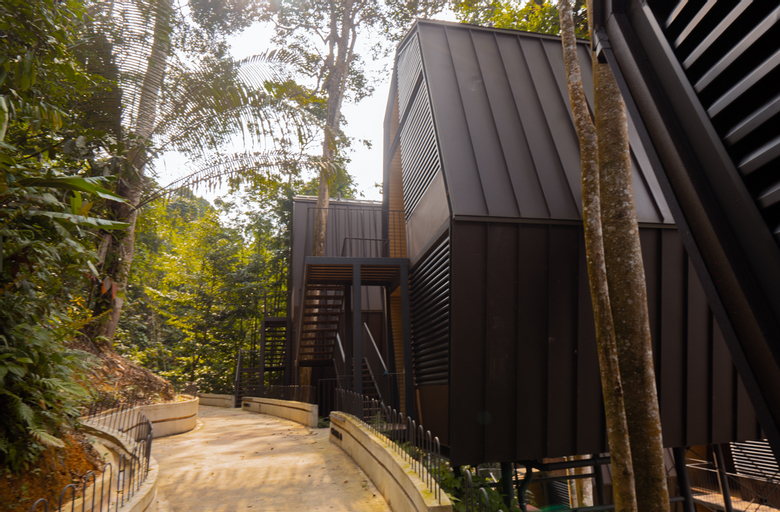 Exterior 5