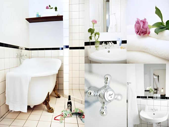 Bathroom 3, Carlton Guldsmeden, Copenhagen