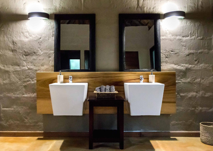 Bathroom 4, Royal Thonga Safari Lodge, Umkhanyakude