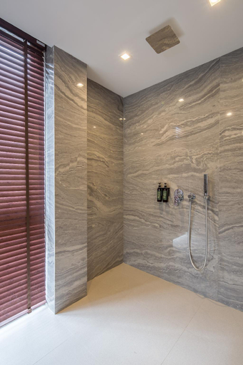 Bathroom 13