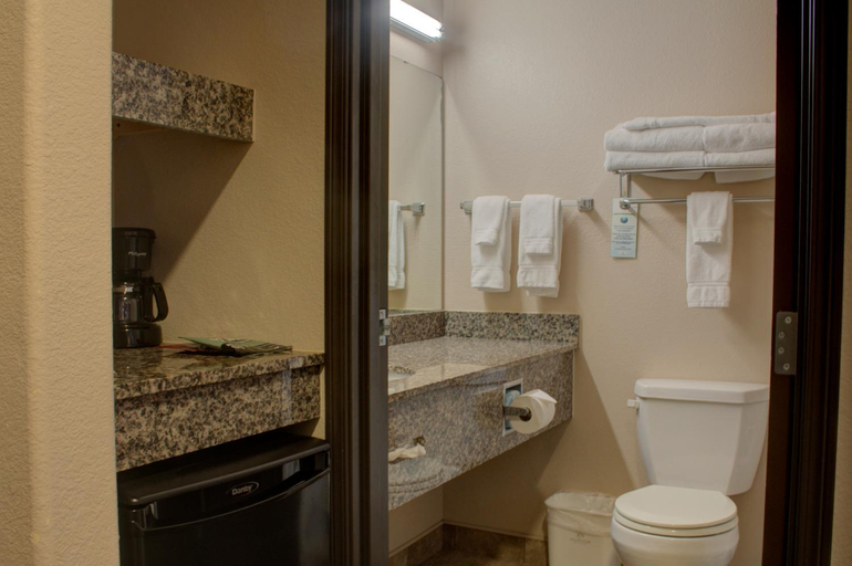 Bathroom 3, Allington Inn & Suites, Grand