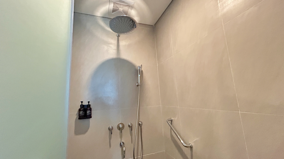 Bathroom 8
