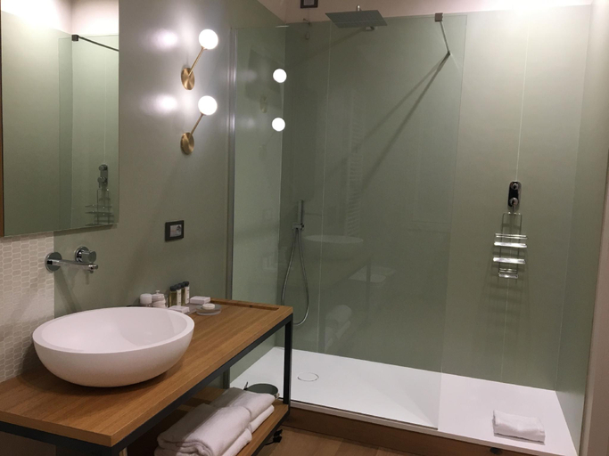 Bathroom 8
