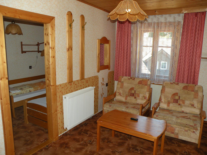 Others 5, Hotel Lesni dum, Trutnov