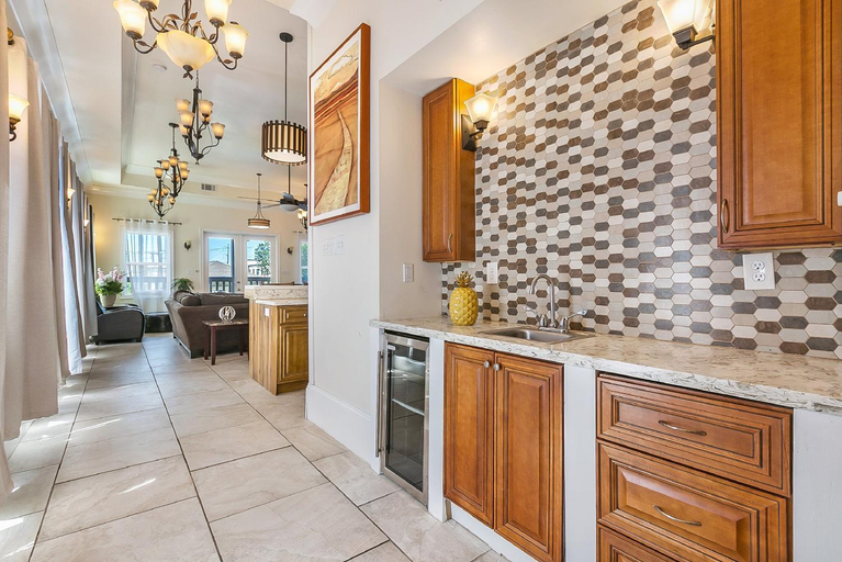 Others 5, Urban Condos with Spacious Rooms & Amenities, Orleans