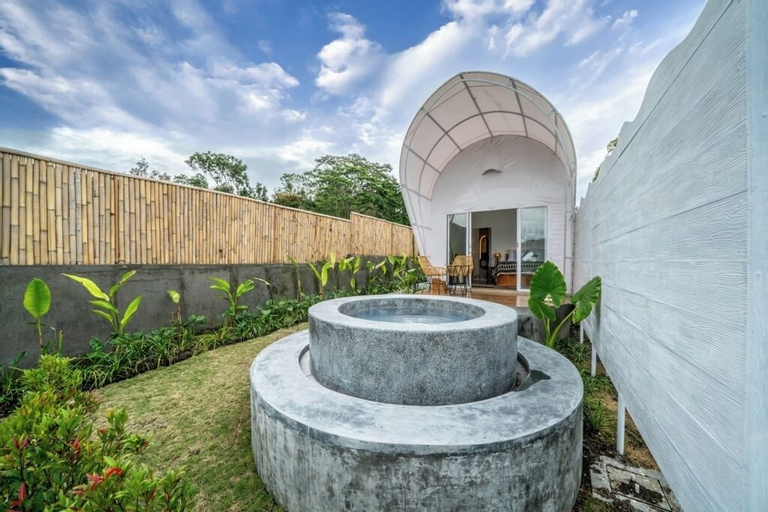 Exterior & Views 30