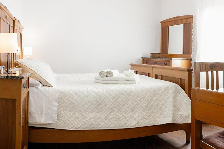 Bedroom 2, Camera tra le Cinque Terre, Camogli e Portofino. Vista valle e scorcio mare all'orizzonte, Genova