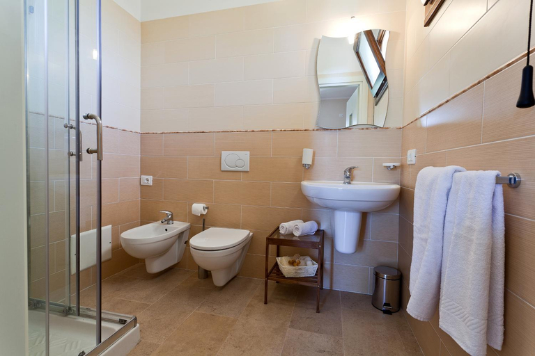 Bathroom, Hotel La Campana, Lecce