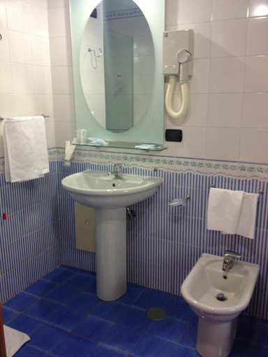 Bathroom 3, Hotel L' Anicre, Napoli