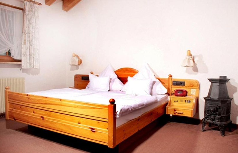 Bedroom 4, Erlebnisgastronomie Lochmuhle, Konstanz