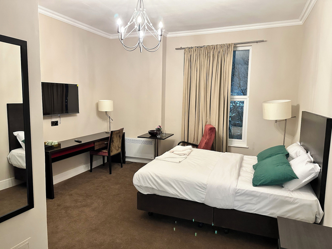Bedroom 2, Green Ariana Hotel, London