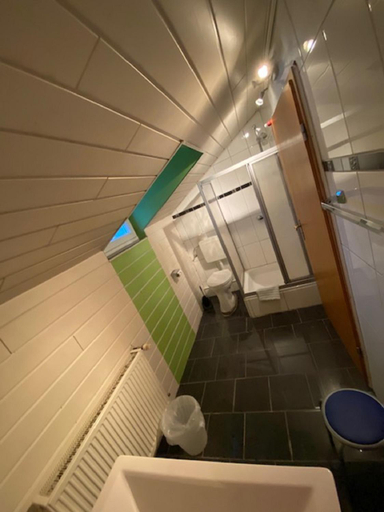 Bathroom 3, Erlebnispension Zum Wanderer Sepp, Regen