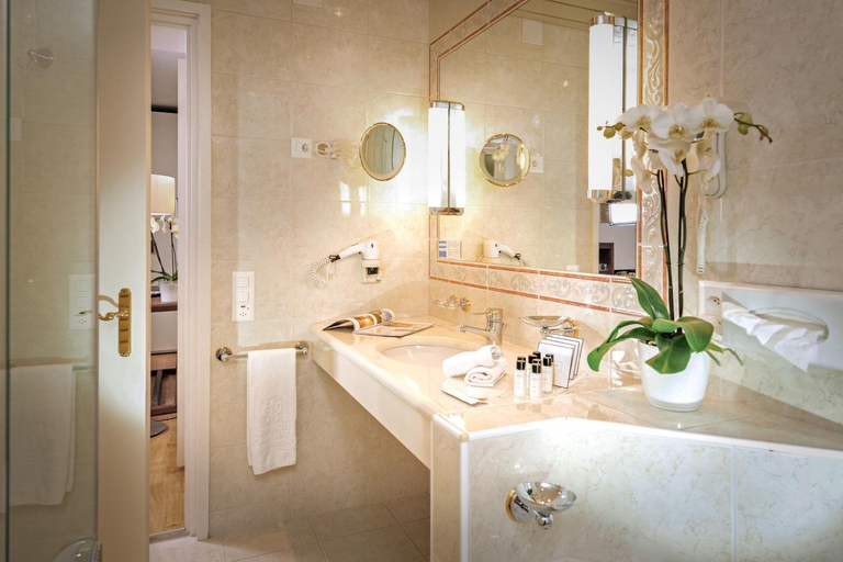 Bathroom 4, Park Hotel Sonnenhof - Relais & Chateaux