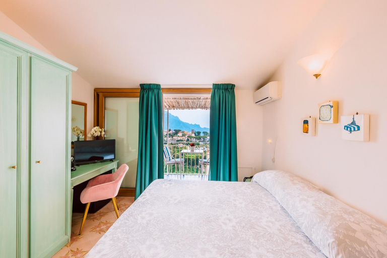 Bedroom 2, Zi'Ntonio, Salerno