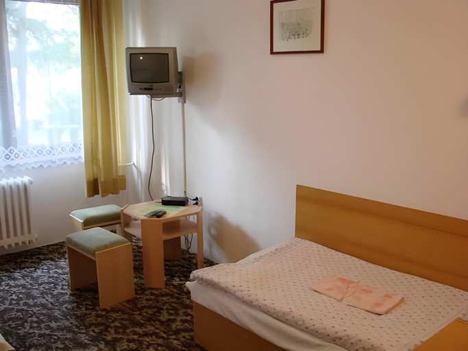 Bedroom 2, Hotel Kristl, Pardubice