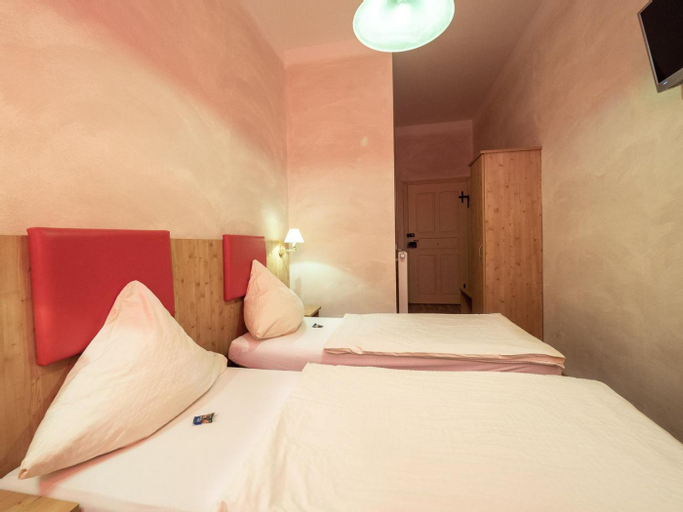 Bedroom 2, Kleinkunstbuhne Zur Post beim John in Obing, Traunstein