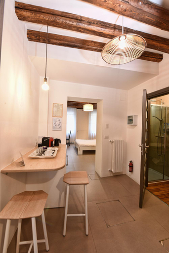 Others 4, Stylish Self-Contained Room & Bath in Castello between Biennale & San Marco, Venezia