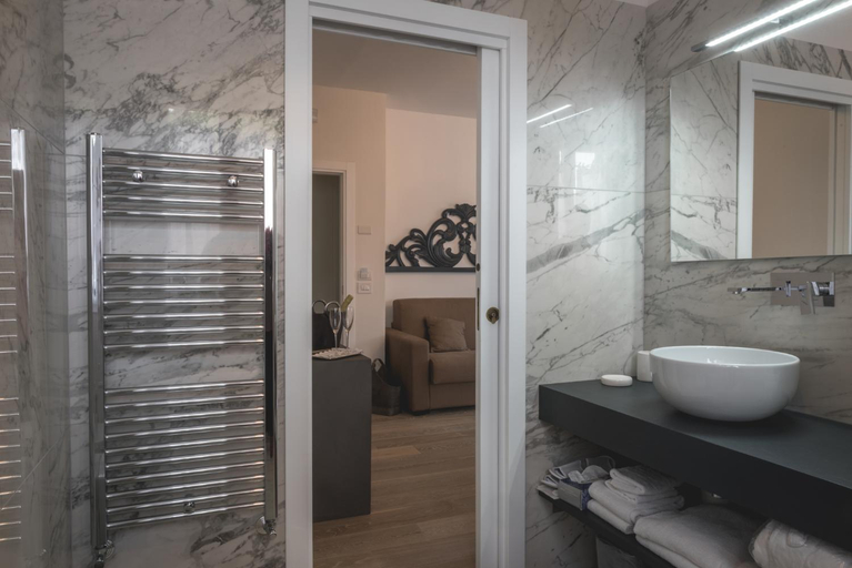 Bathroom 3, Locanda Senio, Florence