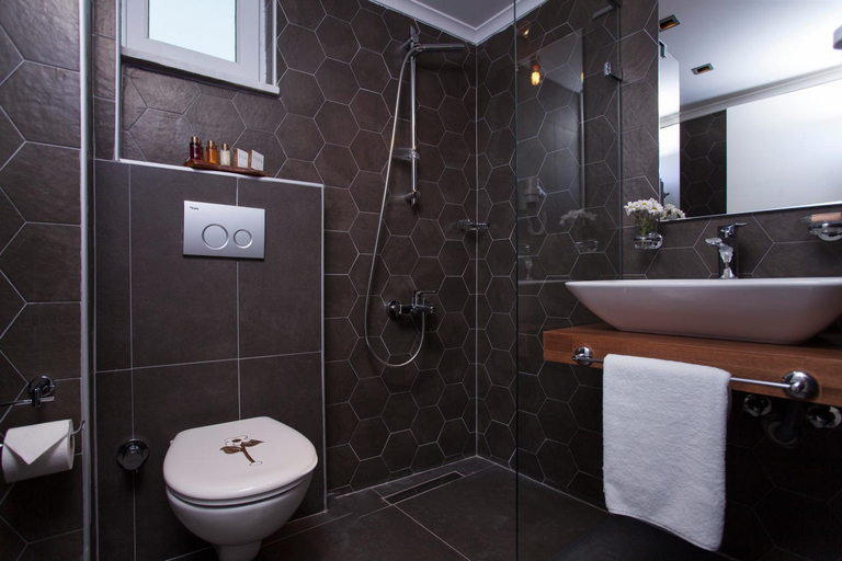 Bathroom 5, Hotel Cura, Merkez