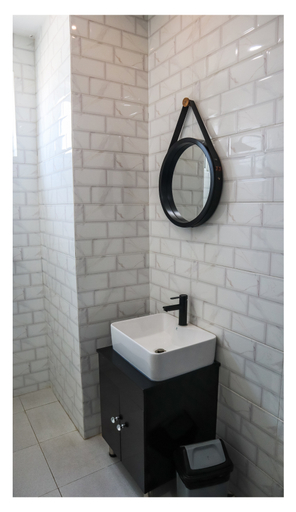 Bathroom 5, Twin Tower Hotel & Residences, Surabaya