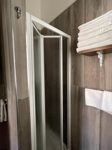 Bathroom 2, Hotel cappuccetto rosso, Caserta